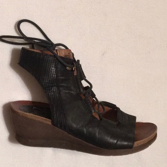 Miz Mooz Laceup Demi-Wedge sz 40 - Picture 2 of 10